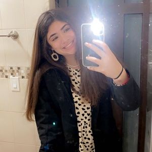 Meet your Posher, Daniela